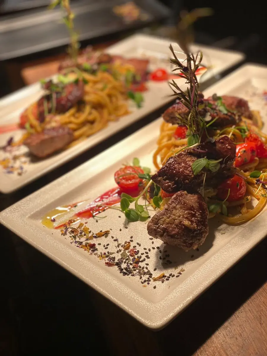 Spaghetti mit Rinderfiletstücken und Kirschtomaten